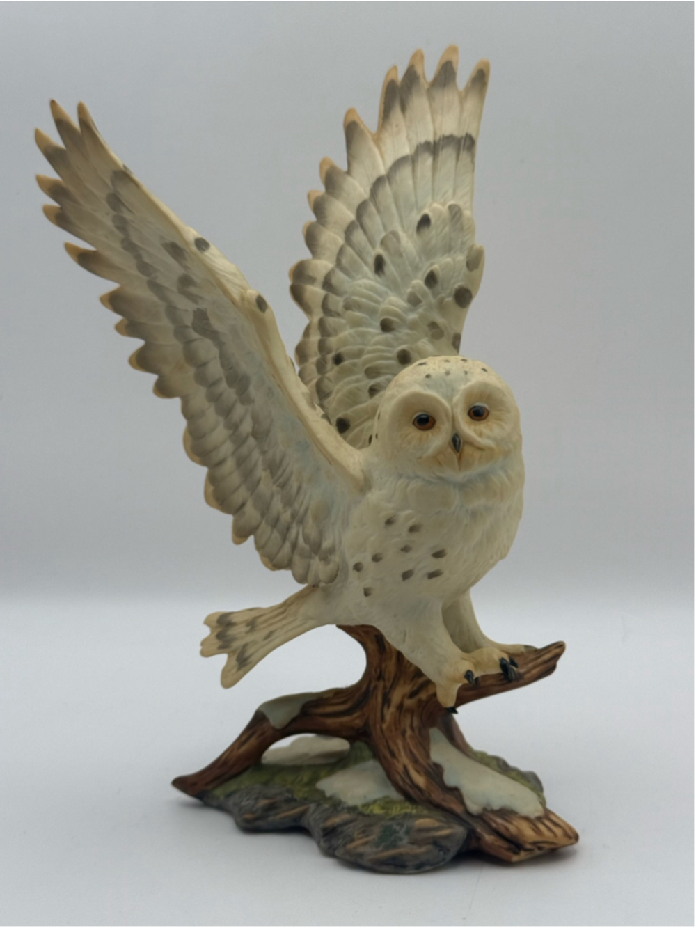 Vintage 1991 HOMCO Masterpiece Porcelain Arctic Flight Snowy Owl Figurine Wings